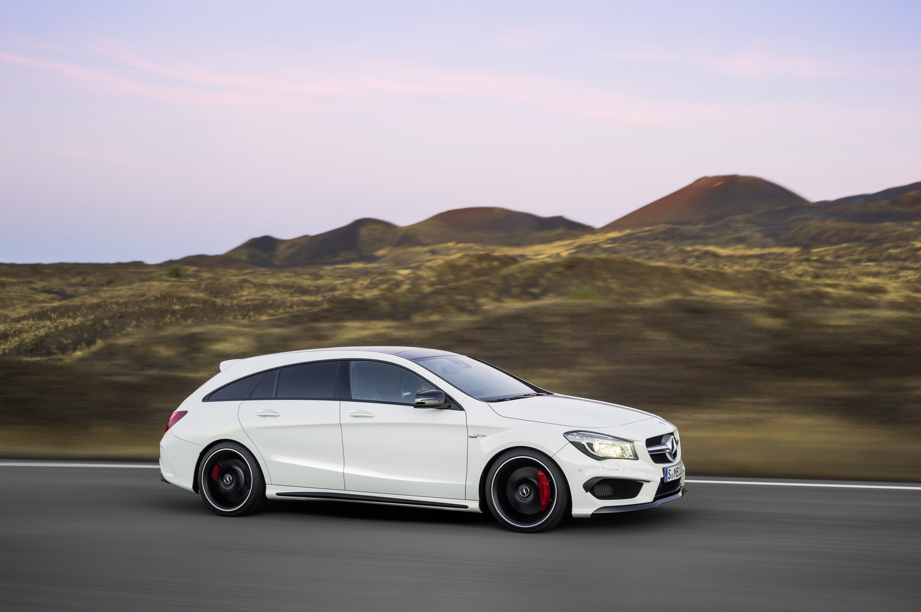 Mercedes-Benz CLA45 AMG Shooting Brake