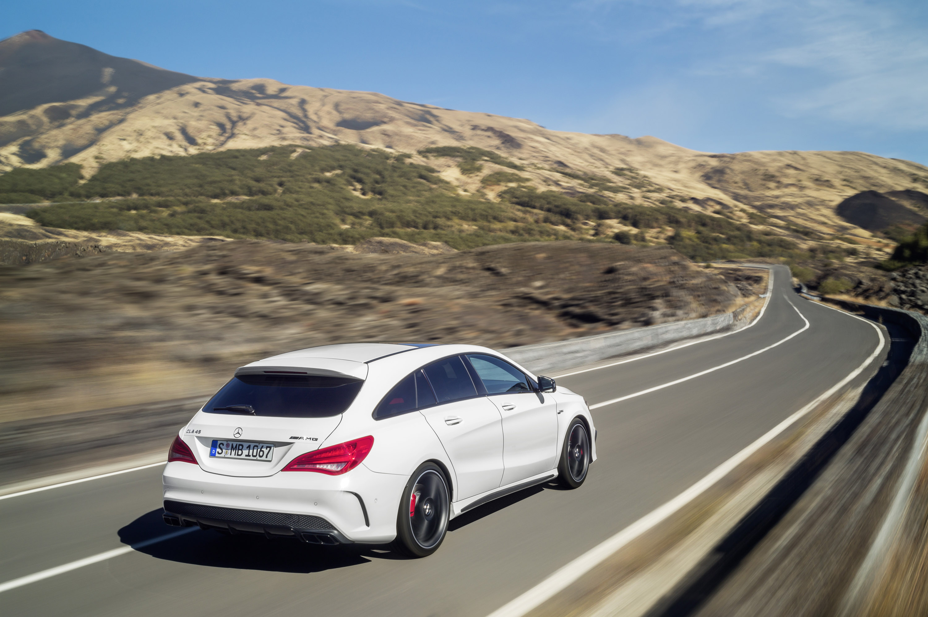 Mercedes-Benz CLA45 AMG Shooting Brake