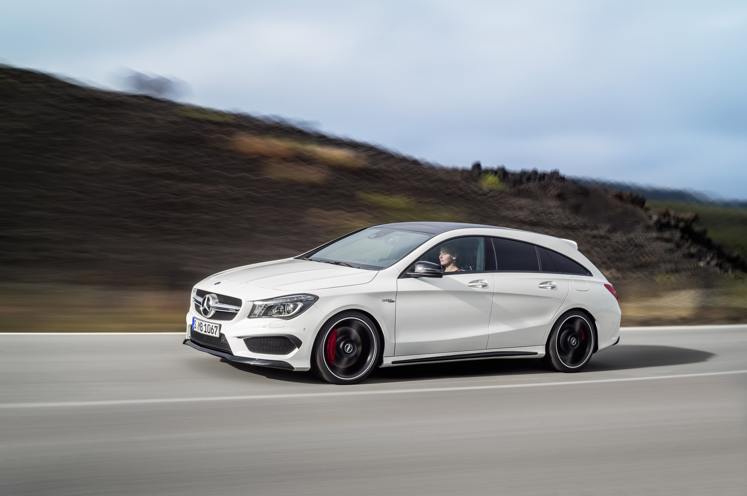 Mercedes-Benz CLA45 AMG Shooting Brake