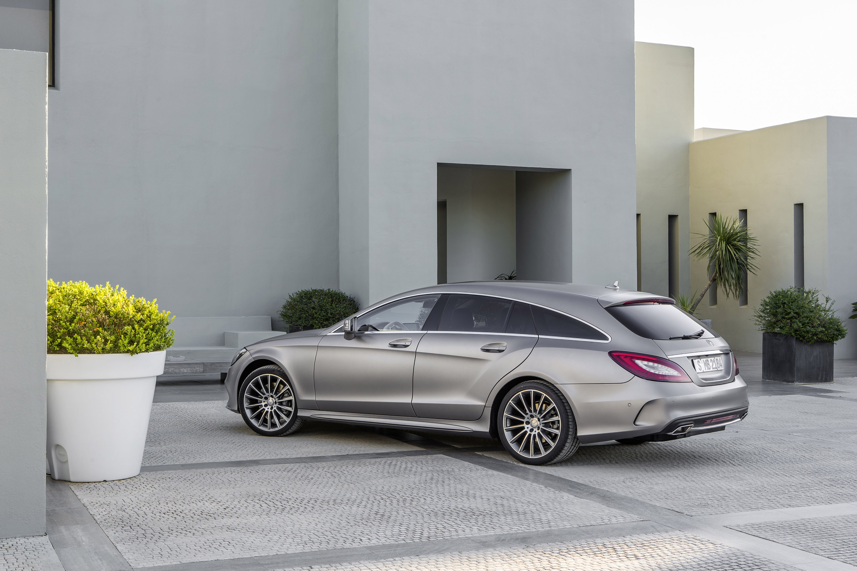 Mercedes-Benz CLS and CLS Shooting Brake