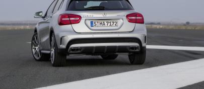 Mercedes-Benz GLA 45 AMG (2015) - picture 4 of 10