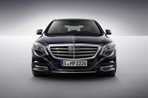 Mercedes-Benz S 600 (2015) - picture 1 of 10