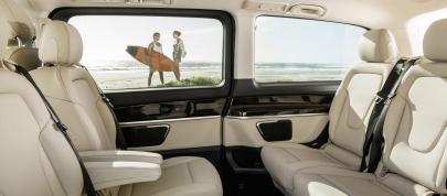 Mercedes-Benz V-Class (2015) - picture 28 of 32