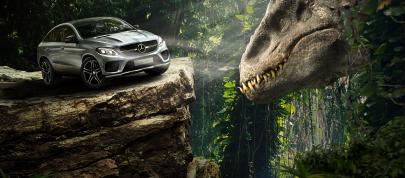 Mercedes-Benz Vehicles in Jurassic World (2015) - picture 15 of 15