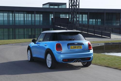 MINI 5-door Hatchback (2015) - picture 16 of 150