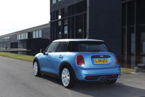 MINI 5-door Hatchback (2015) - picture 17 of 150