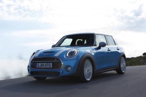 MINI 5-door Hatchback (2015) - picture 32 of 150