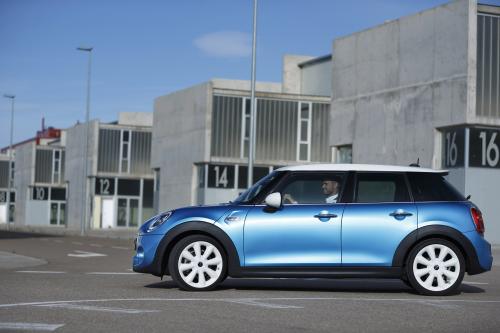 MINI 5-door Hatchback (2015) - picture 73 of 150