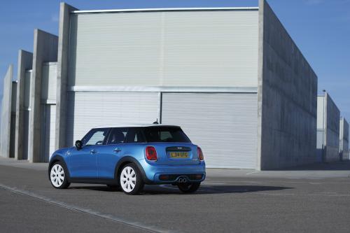 MINI 5-door Hatchback (2015) - picture 80 of 150