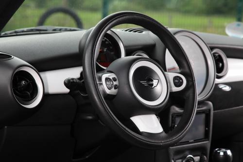 Mini Clubman S with Mac Audio System (2015) - picture 17 of 26