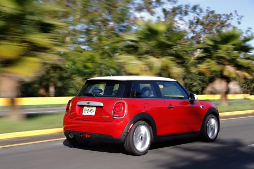 Mini Cooper 5-door (2015) - picture 9 of 13