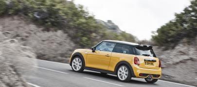 MINI Cooper S (2015) - picture 7 of 14