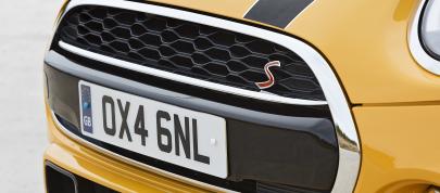 MINI Cooper S (2015) - picture 12 of 14