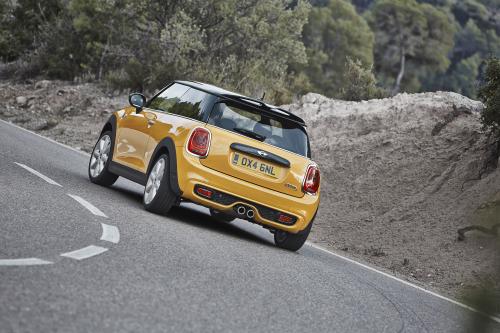MINI Cooper S (2015) - picture 8 of 14