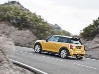 MINI Cooper S (2015) - picture 7 of 14