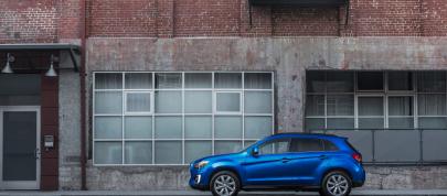 Mitsubishi Outlander Sport SE (2015) - picture 4 of 7