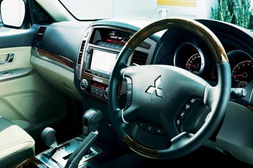 Mitsubishi Pajero Facelift (2015) - picture 16 of 29