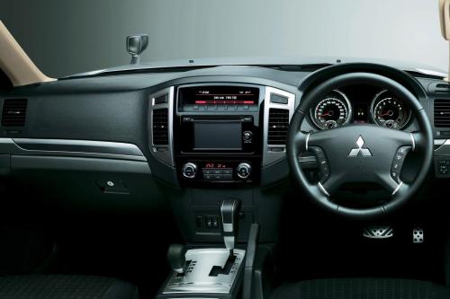 Mitsubishi Pajero Facelift (2015) - picture 24 of 29