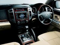 Mitsubishi Pajero Facelift (2015) - picture 19 of 29