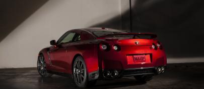Nissan GT-R (2015) - picture 4 of 26