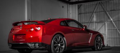 Nissan GT-R (2015) - picture 7 of 26
