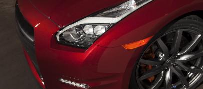 Nissan GT-R (2015) - picture 15 of 26