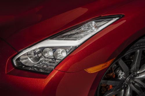 Nissan GT-R (2015) - picture 8 of 26