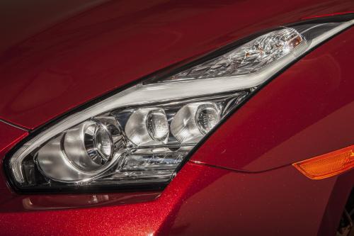 Nissan GT-R (2015) - picture 9 of 26