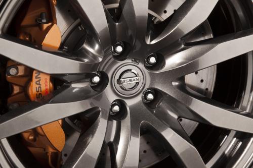 Nissan GT-R (2015) - picture 24 of 26