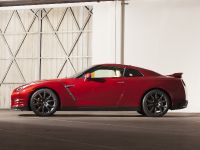 Nissan GT-R (2015) - picture 2 of 26