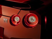 Nissan GT-R (2015) - picture 11 of 26