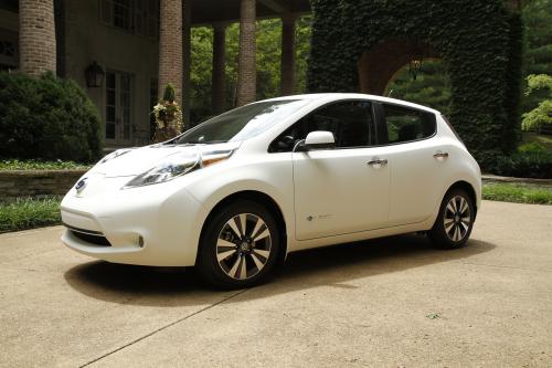 Nissan LEAF (2015) - picture 1 of 9