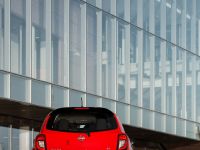 Nissan Micra (2015) - picture 10 of 23