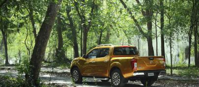 Nissan Navara (2015) - picture 36 of 48