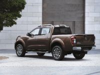 Nissan Navara (2015) - picture 4 of 48