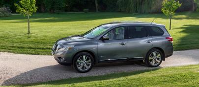 Nissan Pathfinder (2015) - picture 12 of 29