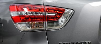 Nissan Pathfinder (2015) - picture 28 of 29