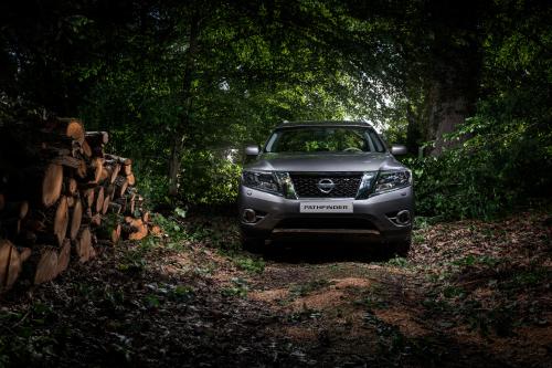 Nissan Pathfinder (2015) - picture 1 of 29