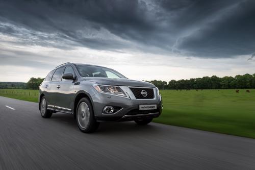 Nissan Pathfinder (2015) - picture 8 of 29
