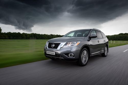 Nissan Pathfinder (2015) - picture 9 of 29