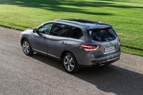 Nissan Pathfinder (2015) - picture 16 of 29