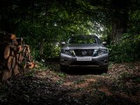 Nissan Pathfinder (2015) - picture 1 of 29