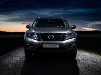 Nissan Pathfinder (2015) - picture 2 of 29