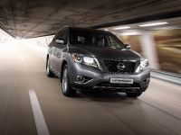 Nissan Pathfinder (2015) - picture 4 of 29