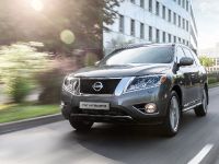 Nissan Pathfinder (2015) - picture 5 of 29
