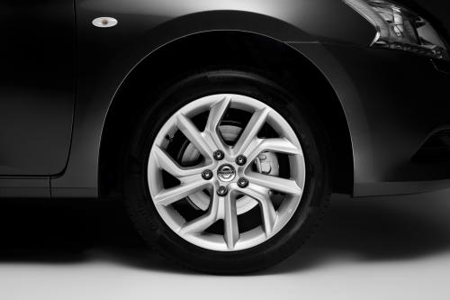 Nissan Sentra (2015) - picture 16 of 18