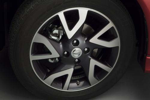 Nissan Versa Note SR (2015) - picture 16 of 16