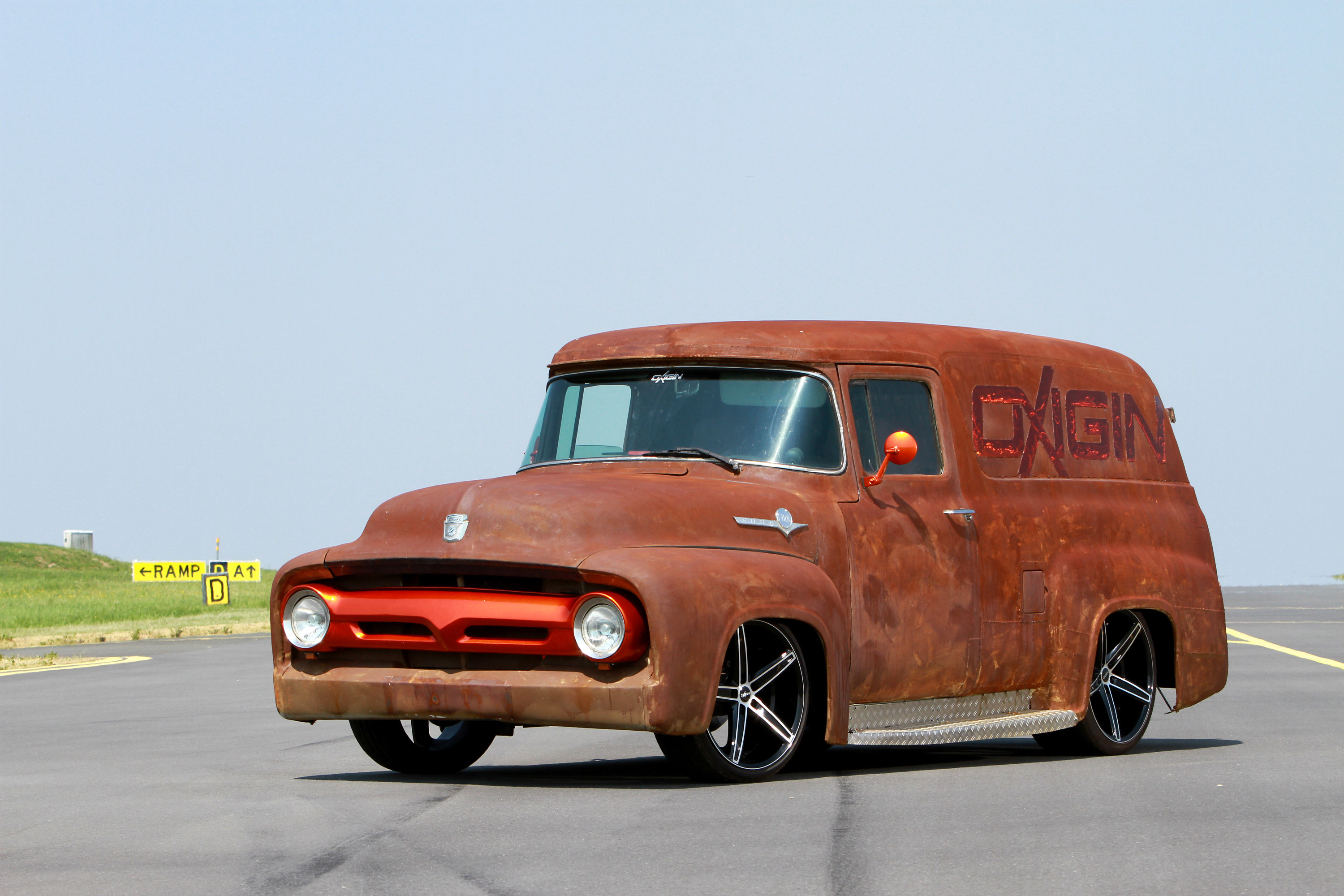 OXIGIN Ford F100 Show Car