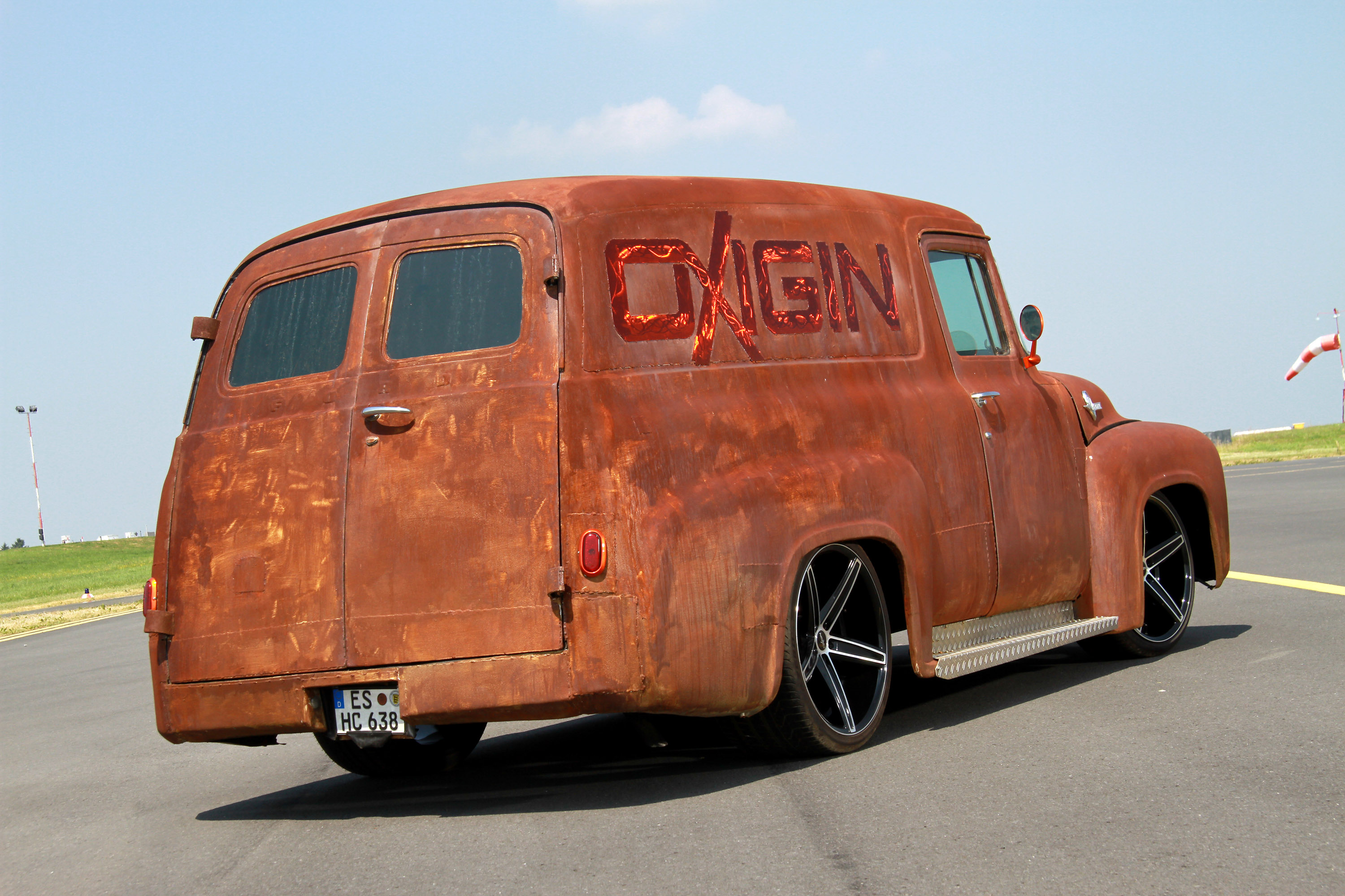 OXIGIN Ford F100 Show Car