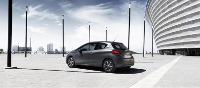 Peugeot 208 Ice Silver (2015) - picture 12 of 18